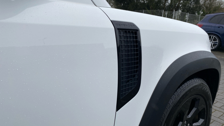 Land Rover Defender 2.0 P300 SE 110 5dr Auto Petrol Estate